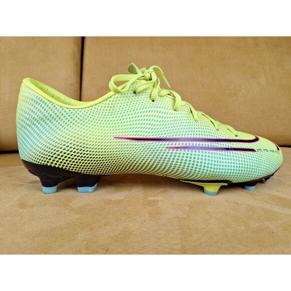 Athletic_Shoes